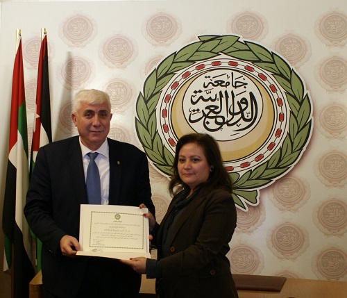 جامعة الدول العربية تكرم "أبوغزاله العالمية" لجهودها في دعم أعمال العقد العربي لمحو الأمية