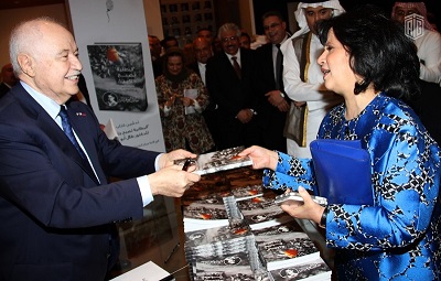 Her Excellency Samira Rajab Launches Abu-Ghazaleh’s Book “Blankets Become Jackets” at Sheikh Ibrahim Bin Mohammed Center 