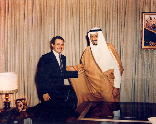 Prince Salman Honors Abu-Ghazaleh for Supporting the Young Entrepreneurs Award